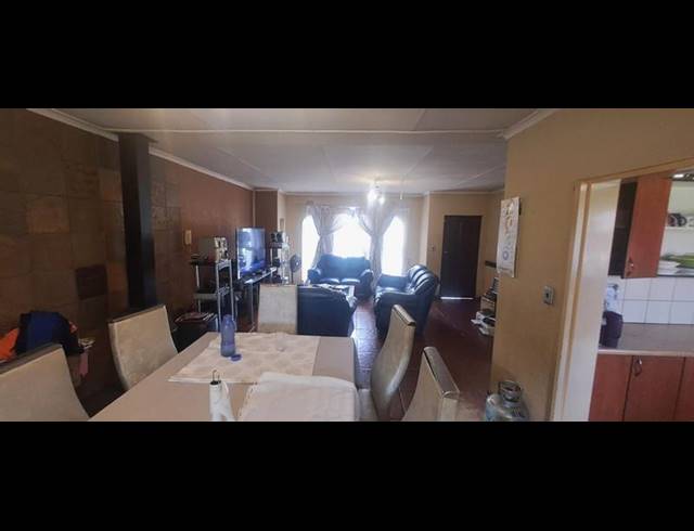 5 BEDROOM HOUSE FOR SALE IN PARKRAND
